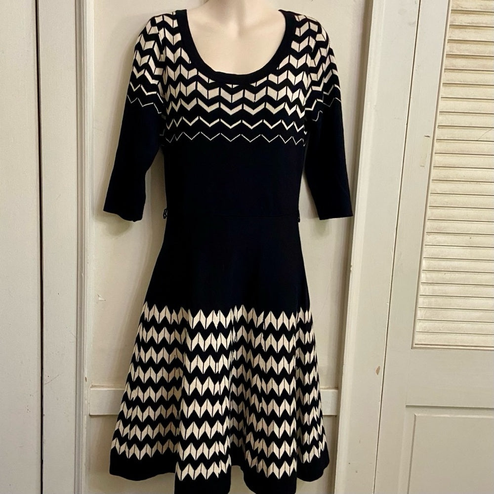 Danny and Nicole Black and Beige Chevron Sweater Dress Size Medium