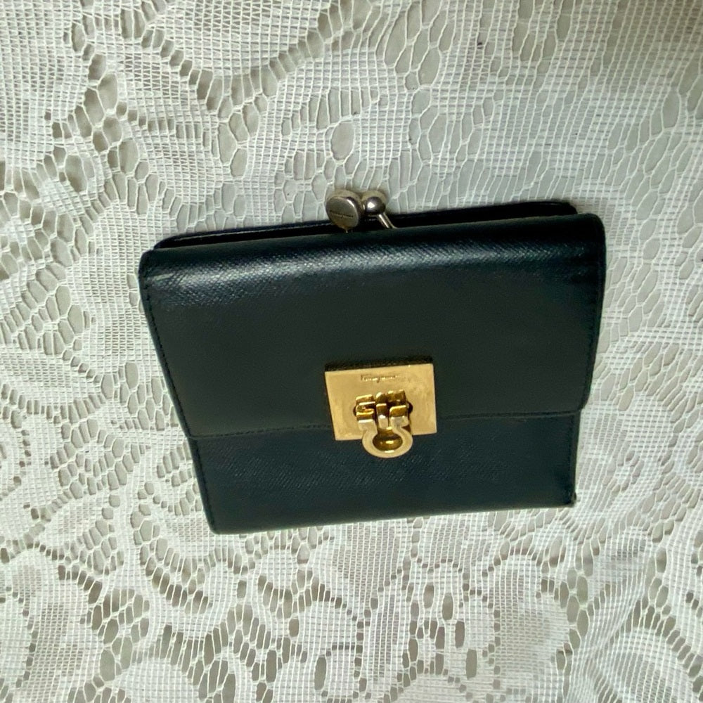 Vintage, Salvatore Ferragamo Kiss-lock Compact Wallet 4.5in x 4in