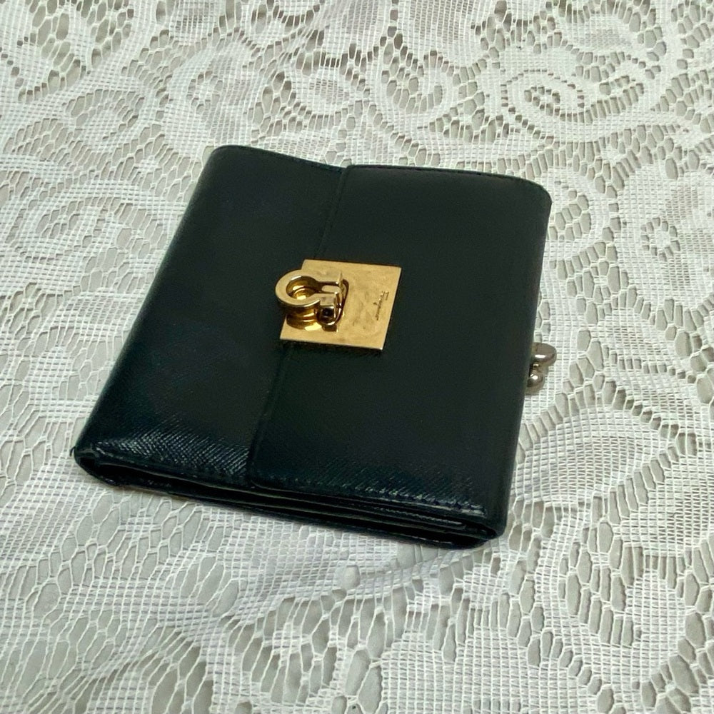 Vintage, Salvatore Ferragamo Kiss-lock Compact Wallet 4.5in x 4in
