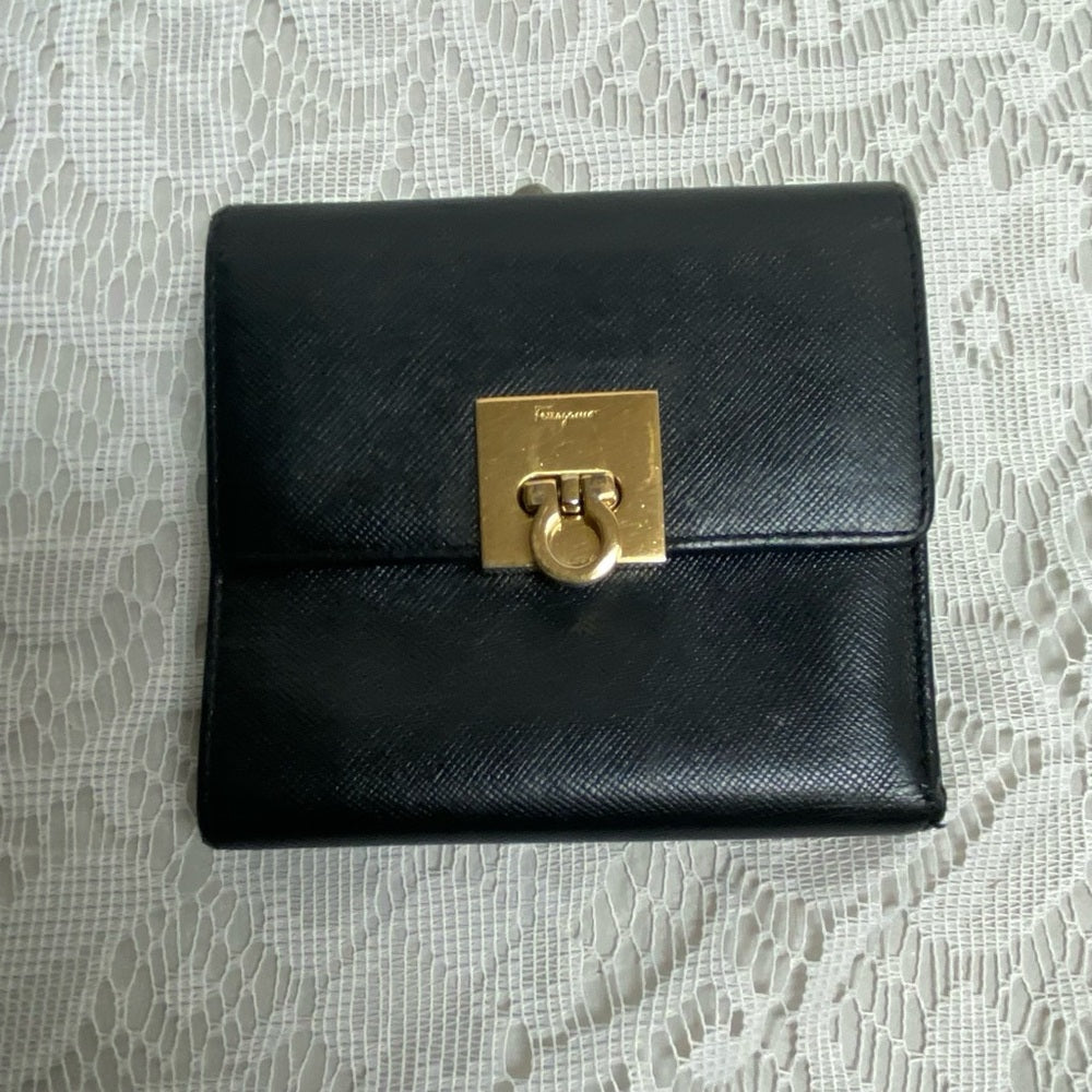 Vintage, Salvatore Ferragamo Kiss-lock Compact Wallet 4.5in x 4in
