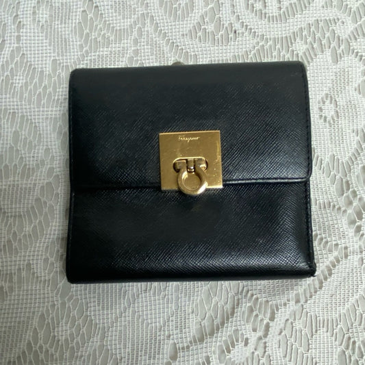 Vintage, Salvatore Ferragamo Kiss-lock Compact Wallet 4.5in x 4in