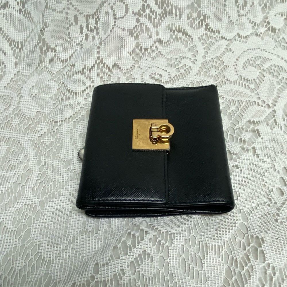 Vintage, Salvatore Ferragamo Kiss-lock Compact Wallet 4.5in x 4in