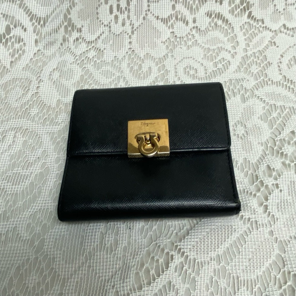 Vintage, Salvatore Ferragamo Kiss-lock Compact Wallet 4.5in x 4in