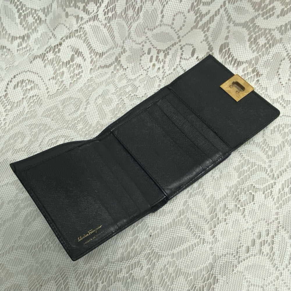 Vintage, Salvatore Ferragamo Kiss-lock Compact Wallet 4.5in x 4in