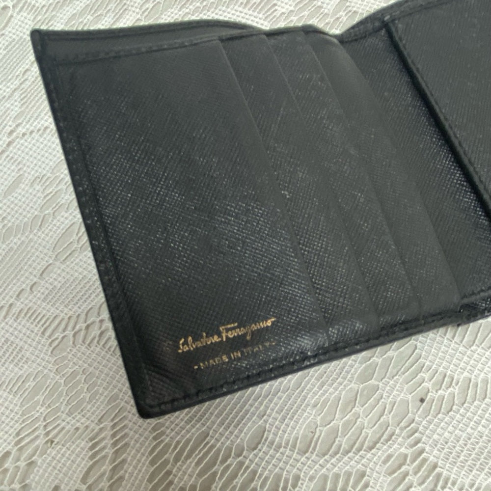 Vintage, Salvatore Ferragamo Kiss-lock Compact Wallet 4.5in x 4in