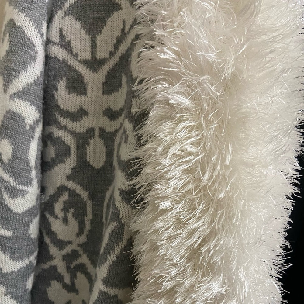 Love at First Find, Gray and White Sweater Cardigan (L)