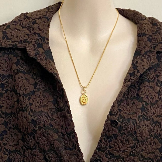 Vintage Gucci Gold Tone Charm with 18in Gold Plated Chain Necklace