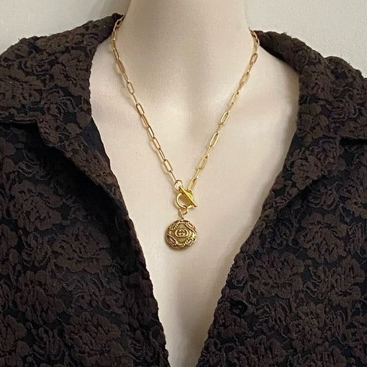 Vintage, Rare Gucci Gold Tone Charm with 18in Gold Plated Chain Necklace