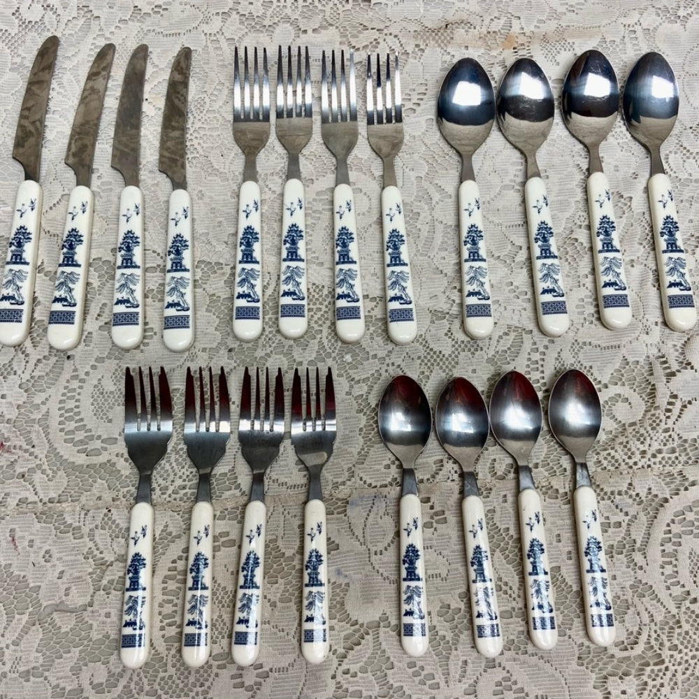Vintage, 40-pc Blue Willow Flatware, Service for 8 with Wooden Box
