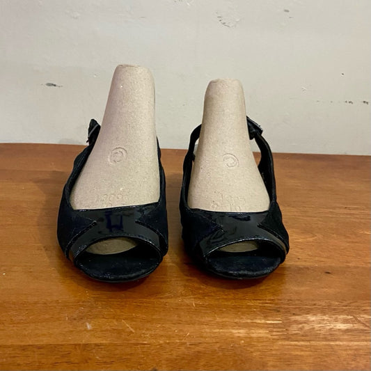 Easy Street Black Velvet-Patent Leather Low Heel Shoes Size 8.5W