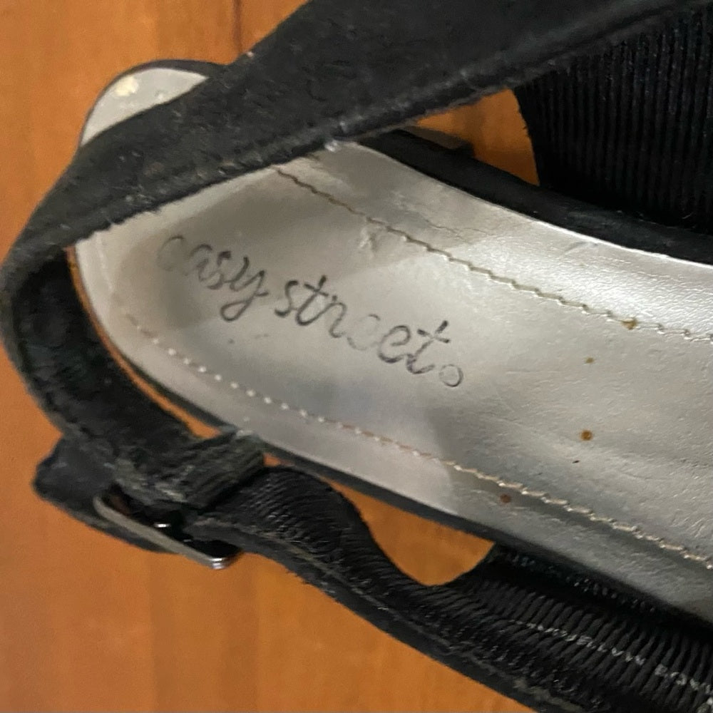 Easy Street Black Velvet-Patent Leather Low Heel Shoes Size 8.5W