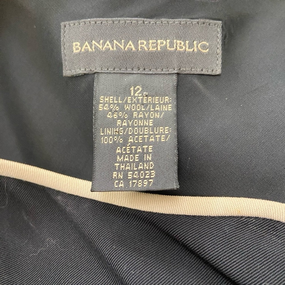Banana Republic Black with Beige Neckline Piping Lined Dress ( Size 12)