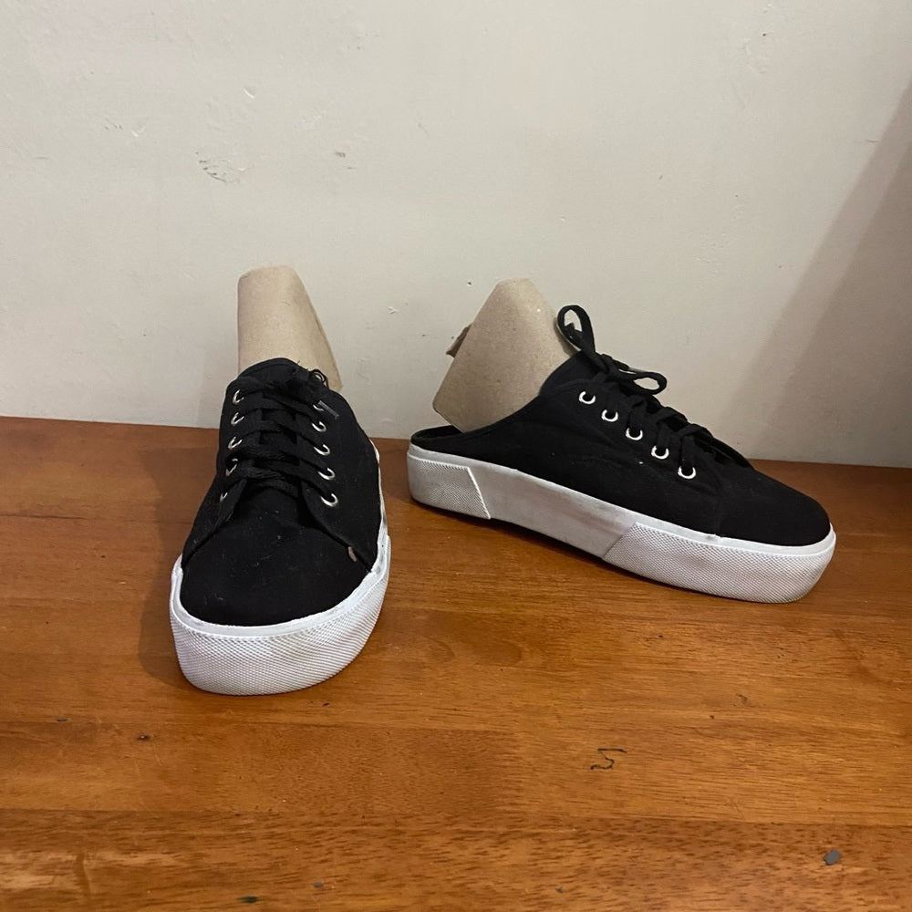 No Boundaries Black and White Slip-on Rubber Sneakers -Sandals Size 8