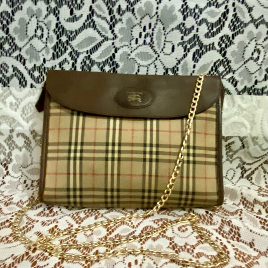Vintage Burberry Nova Check Pouch Crossbody Bag 9.5in x 7in x 2.5in