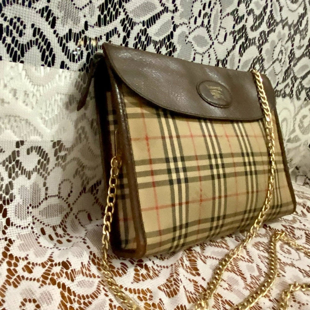 Vintage Burberry Nova Check Pouch Crossbody Bag 9.5in x 7in x 2.5in