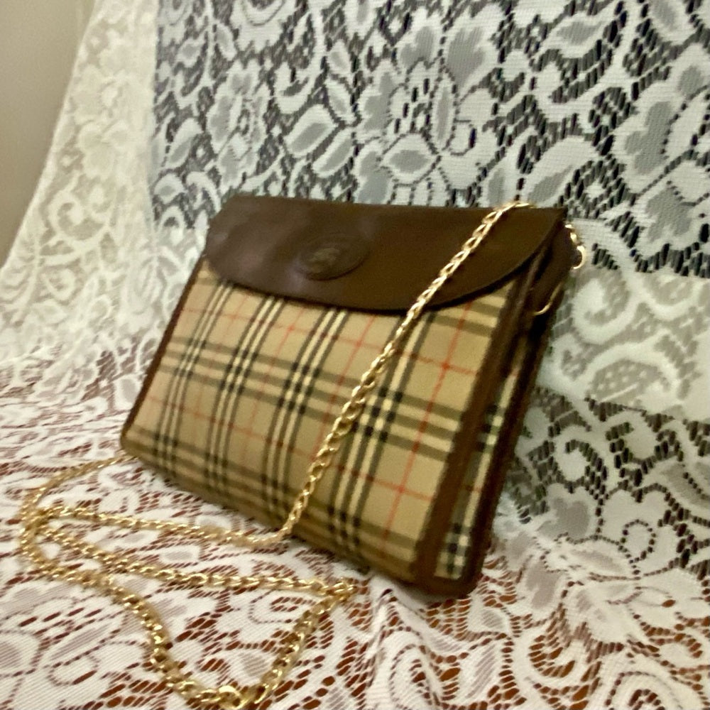 Vintage Burberry Nova Check Pouch Crossbody Bag 9.5in x 7in x 2.5in