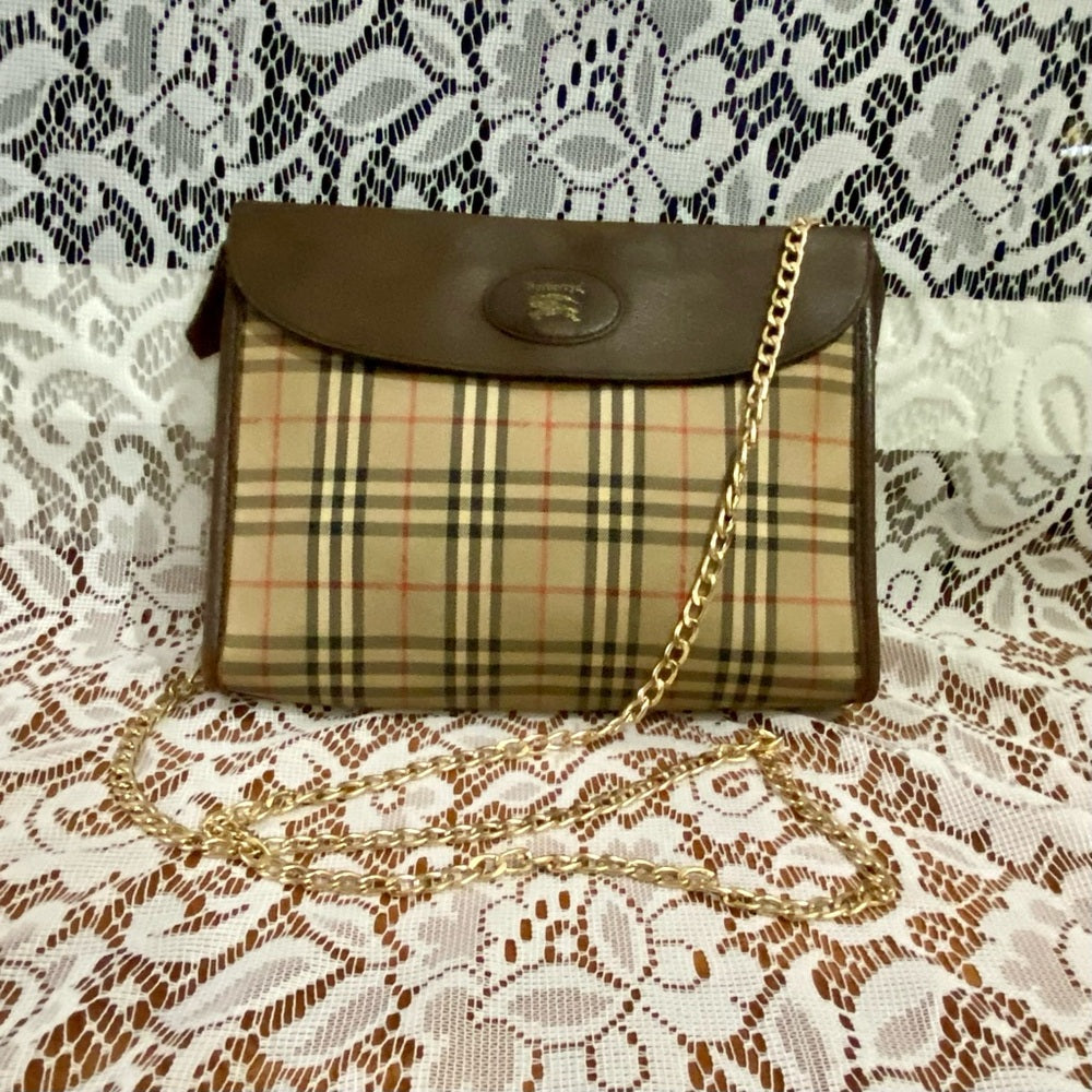Vintage Burberry Nova Check Pouch Crossbody Bag 9.5in x 7in x 2.5in
