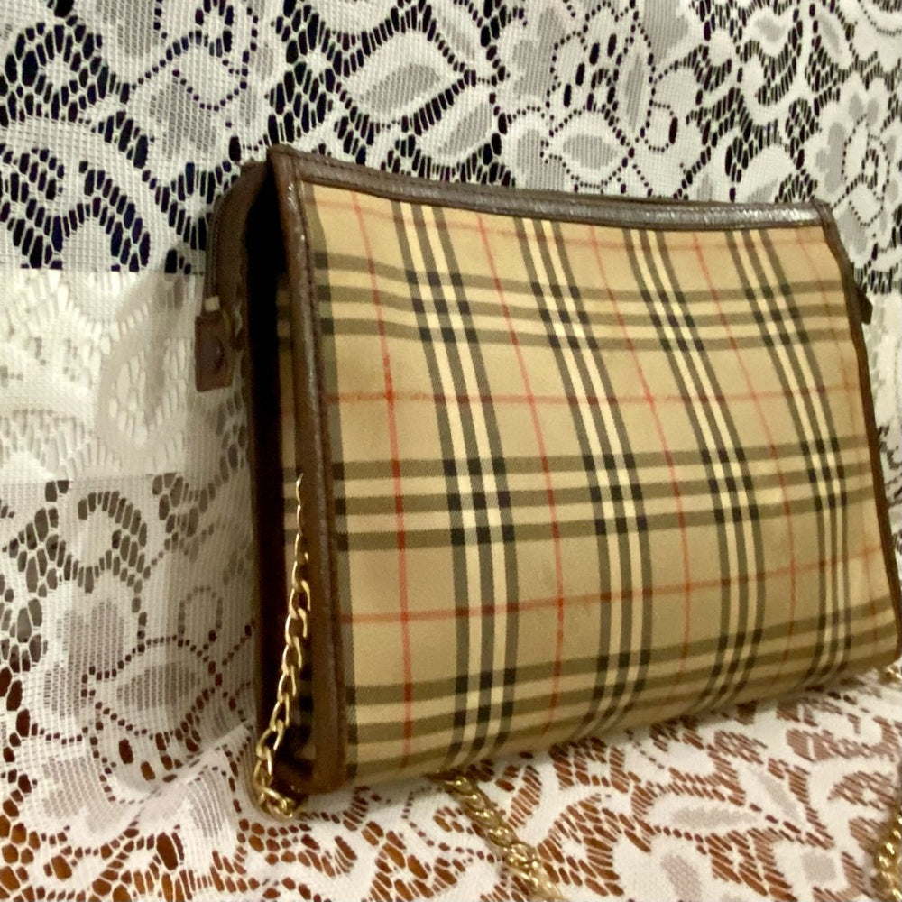 Vintage Burberry Nova Check Pouch Crossbody Bag 9.5in x 7in x 2.5in