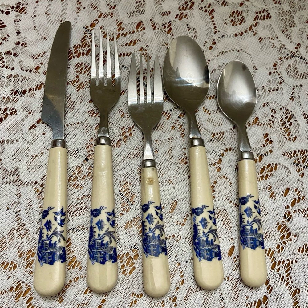 Vintage, 5 pc Blue Willow Flatware