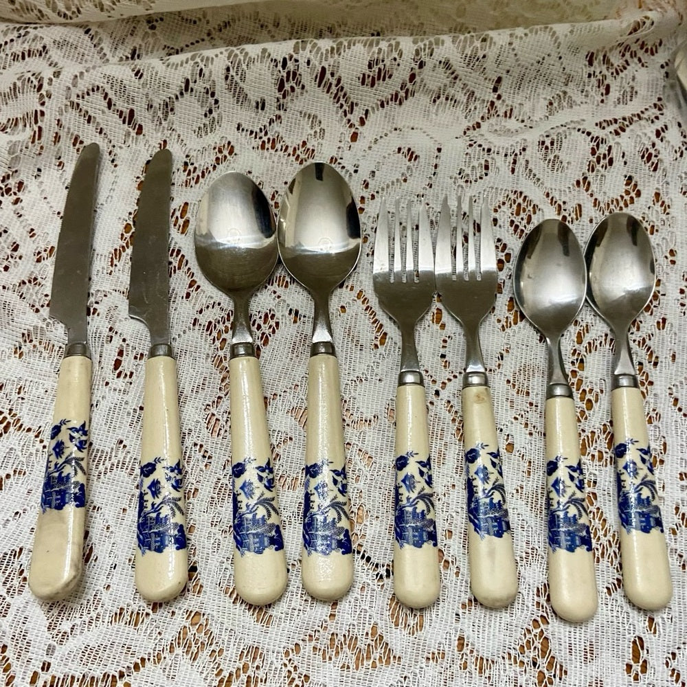 Vintage, 8 pc Blue Willow Flatware