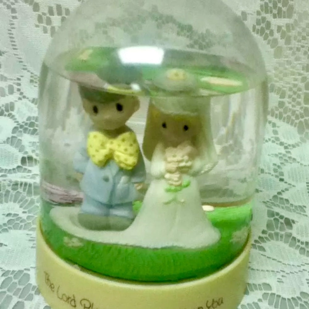 1986 Precious Moments, The Lord Bless and Keep YOu, 4inx4in Snow Bubble Glass Do