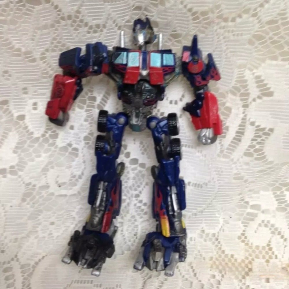 Vintage, Amazing, Black and Red Semi Truck Transformer