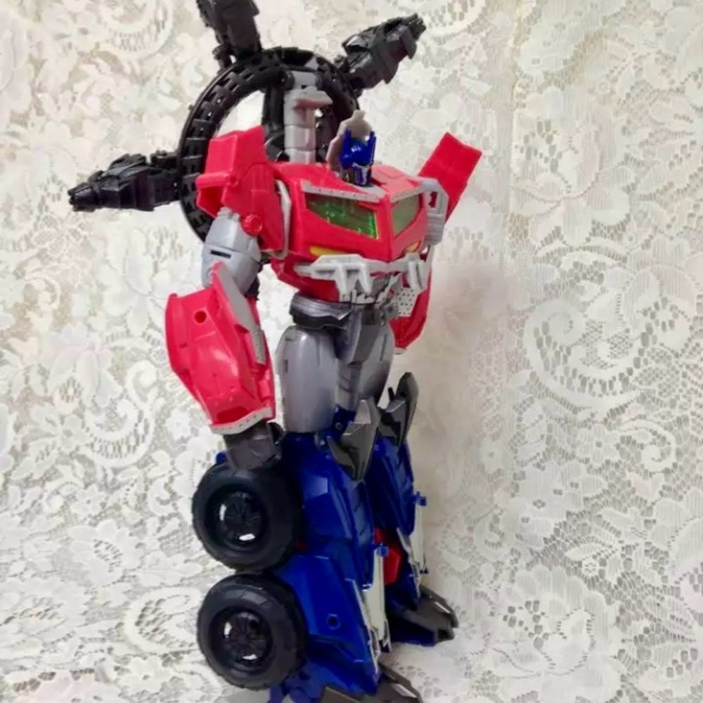 Amazing, Black and Red Robot Transformer 12in x 8.5in x 4.5in