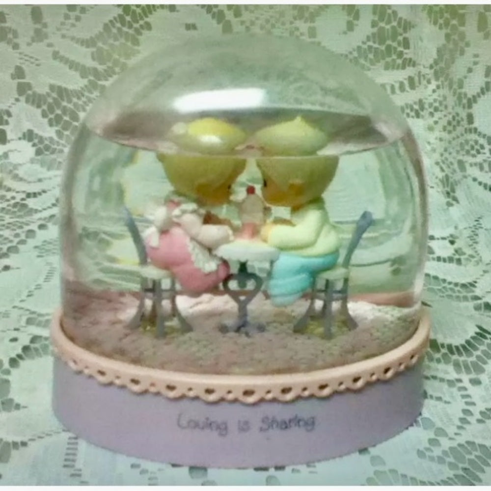 1992 Precious Moments, Loving is Sharing, 4inx4inx2.5in Snow Bubble Glass Dome