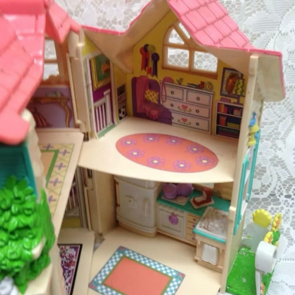 2000 Mattel Inc., Carry On Doll House 10in x 7.7in x 7in.