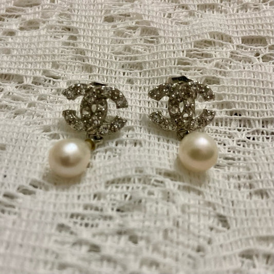 Vintage Chanel 925- Sterling -Pearl Dangling Earrings 1in x 1/2in