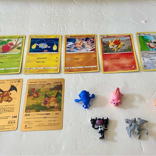 Lot FF-12pc Lot : 2 Gold Fan Arts Cards, 5 Pokemon Cards and 5 Pokémon …