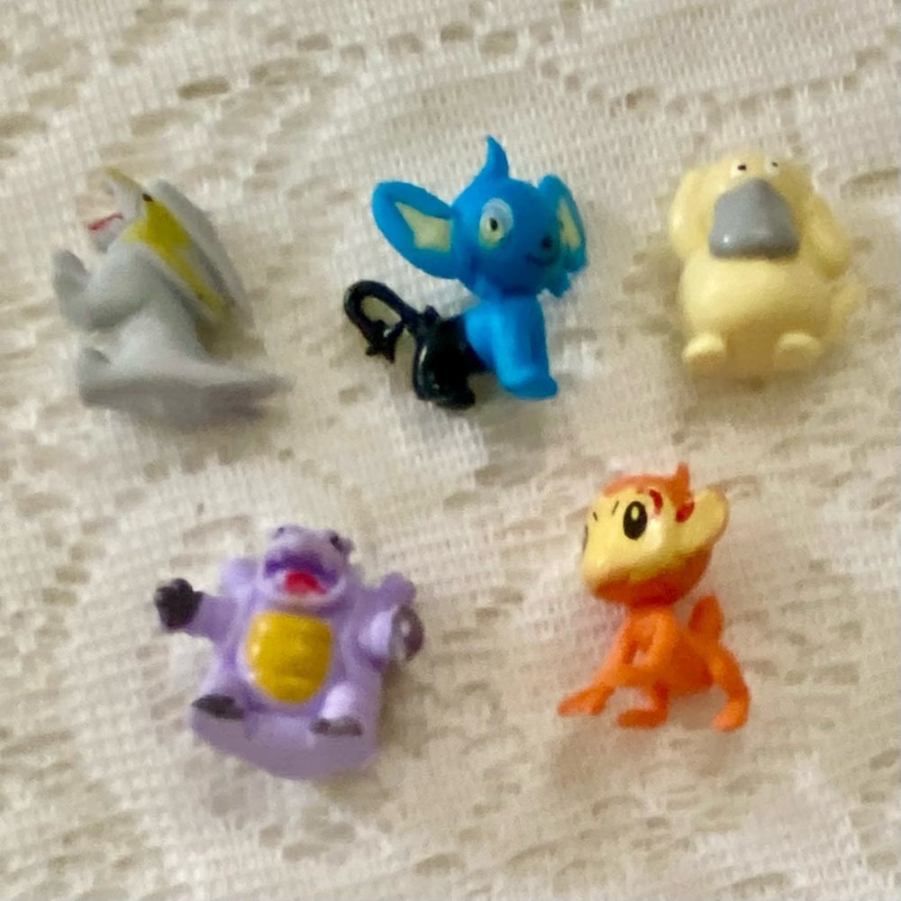Lot PP: 12pc Lot : 2 Gold Fan Arts Cards, 5 Pokemon Cards and 5 Pokémon …