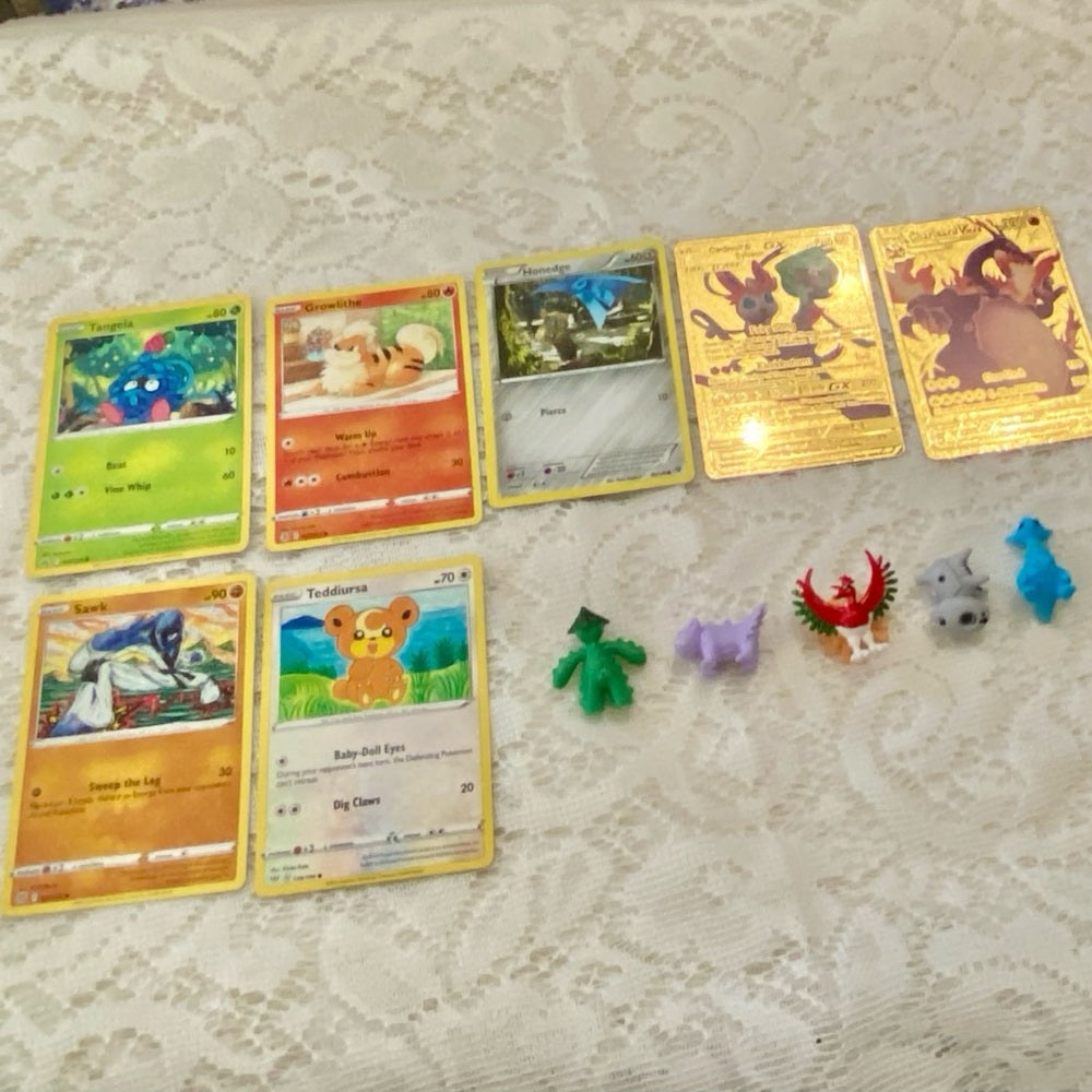 Lot TT: 12pc  Lot : 2 Gold Fan Arts Cards, 5 Pokemon Cards and 5 Pokémon…