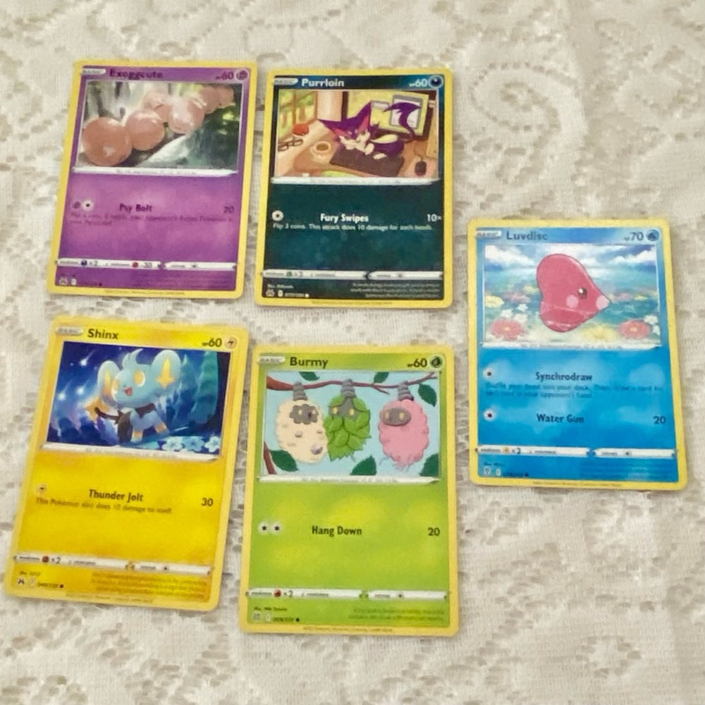 Lot UU: 12pc  Lot : 2 Gold Fan Arts Cards, 5 Pokemon Cards and 5 Pokémon…