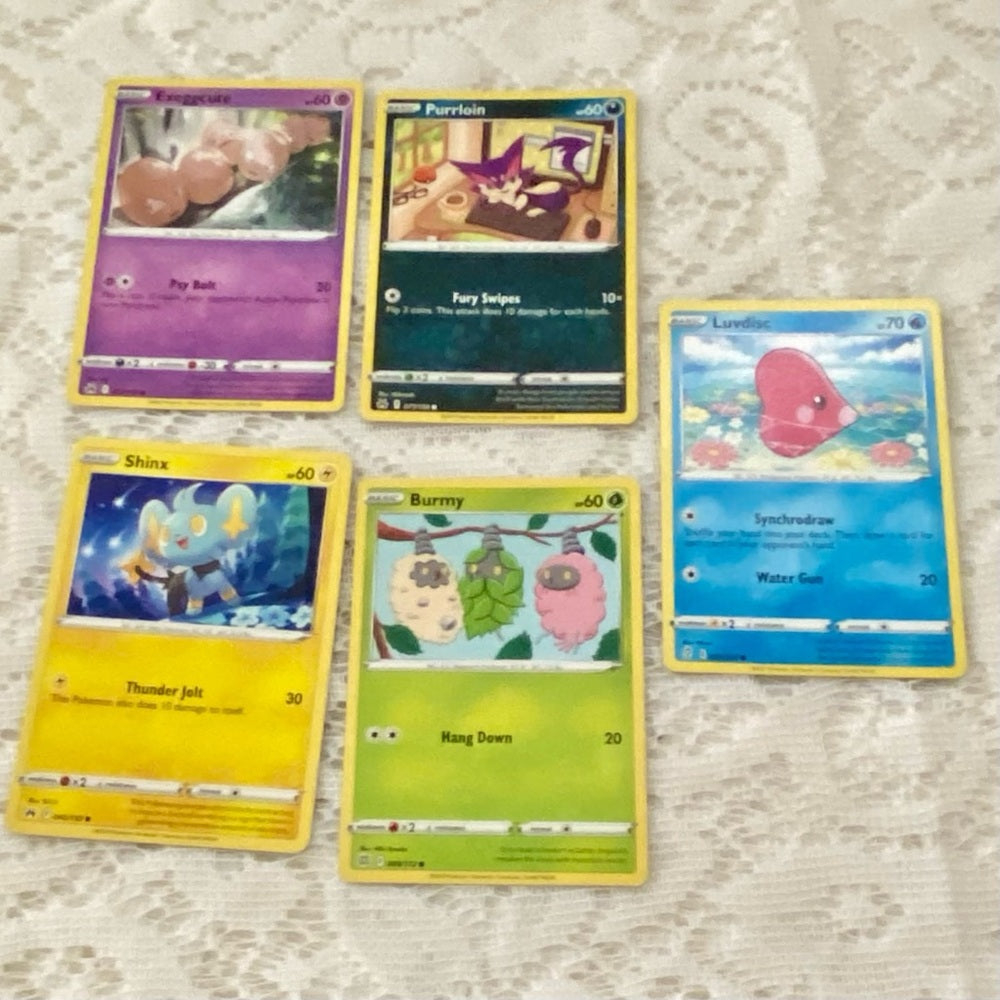 Lot UU: 12pc  Lot : 2 Gold Fan Arts Cards, 5 Pokemon Cards and 5 Pokémon…