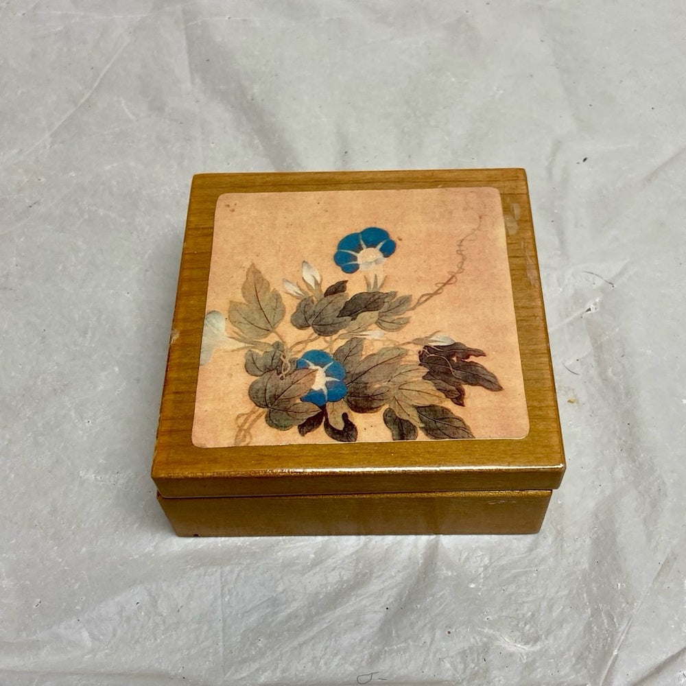 4pc Ceramic Spring Design Coasters in Original Wooden Box.