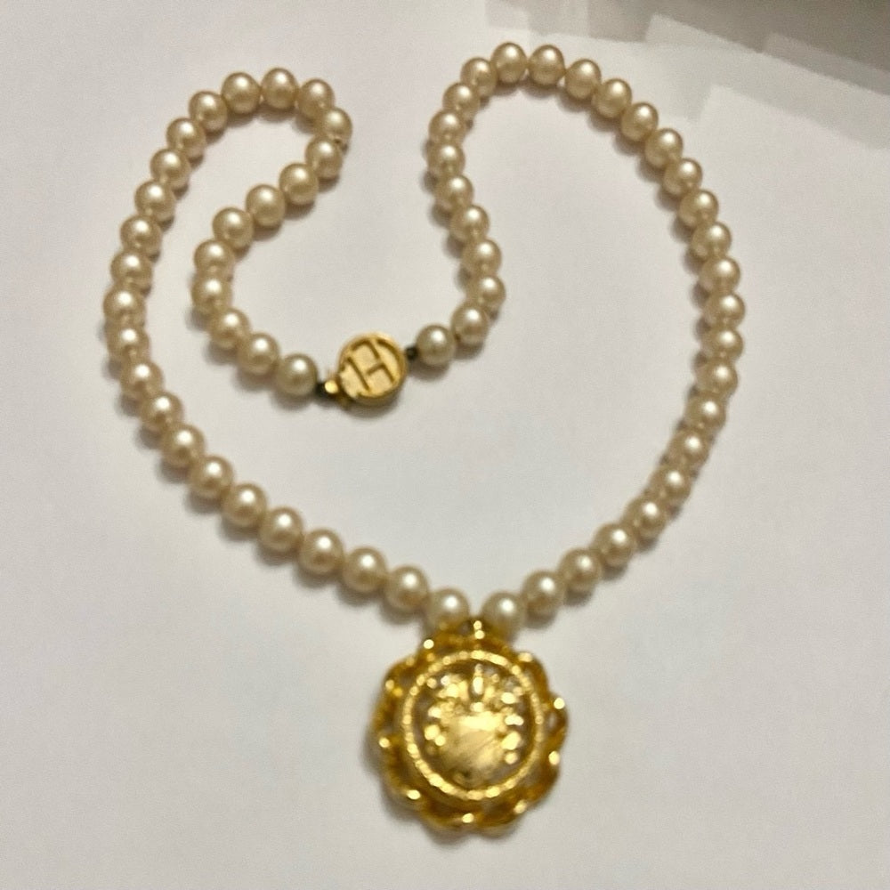 Vintage, Hattie Carnegie Gold Emblem and Pearl Necklace
