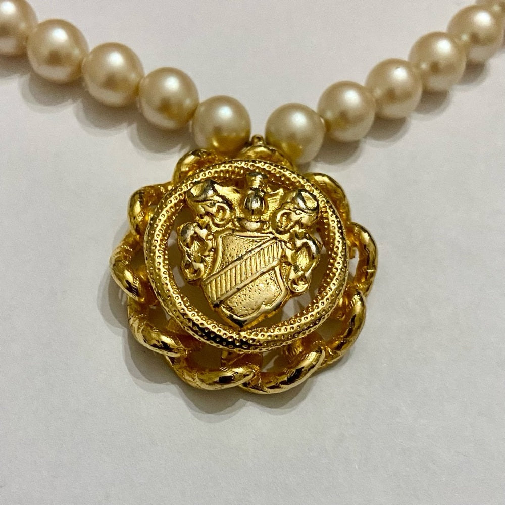 Vintage, Hattie Carnegie Gold Emblem and Pearl Necklace
