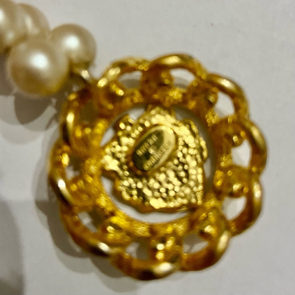 Vintage, Hattie Carnegie Gold Emblem and Pearl Necklace