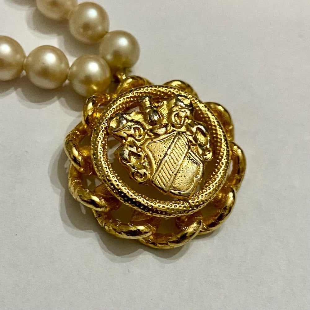 Vintage, Hattie Carnegie Gold Emblem and Pearl Necklace