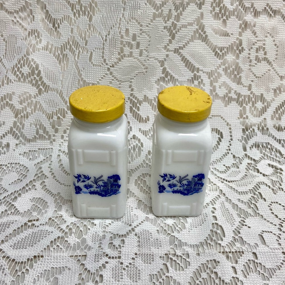 Vintage, 2-pc Blue Willow Griffiths Milk Glass Shaker Set