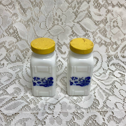 Vintage, 2-pc Blue Willow Griffiths Milk Glass Shaker Set