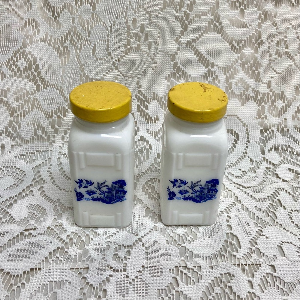 Vintage, 2-pc Blue Willow Griffiths Milk Glass Shaker Set