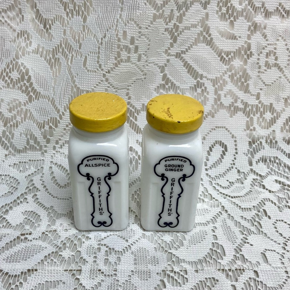 Vintage, 2-pc Blue Willow Griffiths Milk Glass Shaker Set