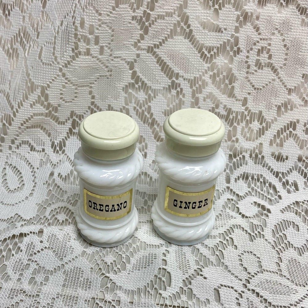 Vintage, 2-pc Blue Willow Milk Glass Shaker Set  4in x 2in D (H0625)  This is a