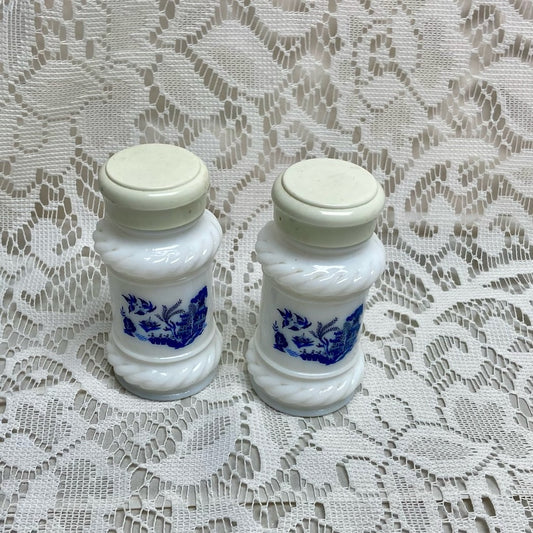 Vintage, 2-pc Blue Willow Milk Glass Shaker Set  4in x 2in D (H0625)  This is a