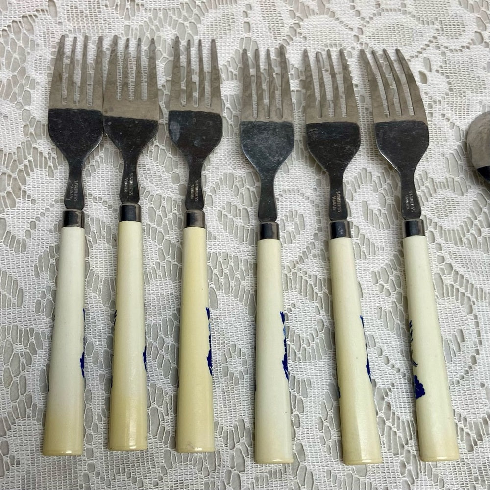 Vintage, 18-pc Blue Willow Flatware Set for 6