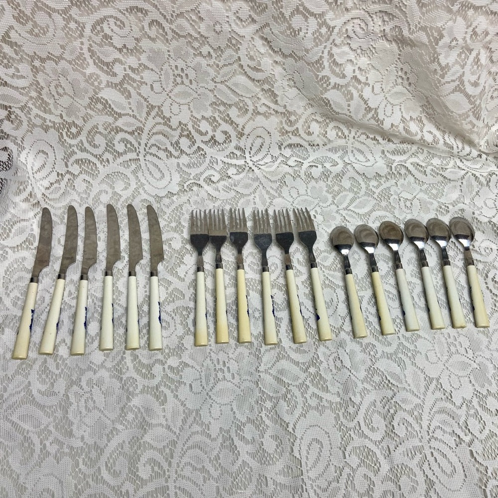 Vintage, 18-pc Blue Willow Flatware Set for 6