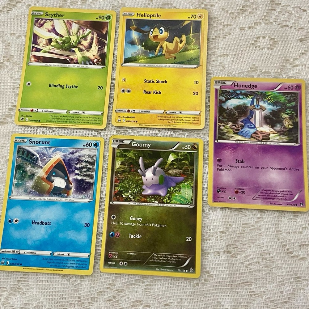 Lot OO: 12pc Lot : 2 Gold Fan Arts Cards, 5 Pokemon Cards and 5 Pokémon …