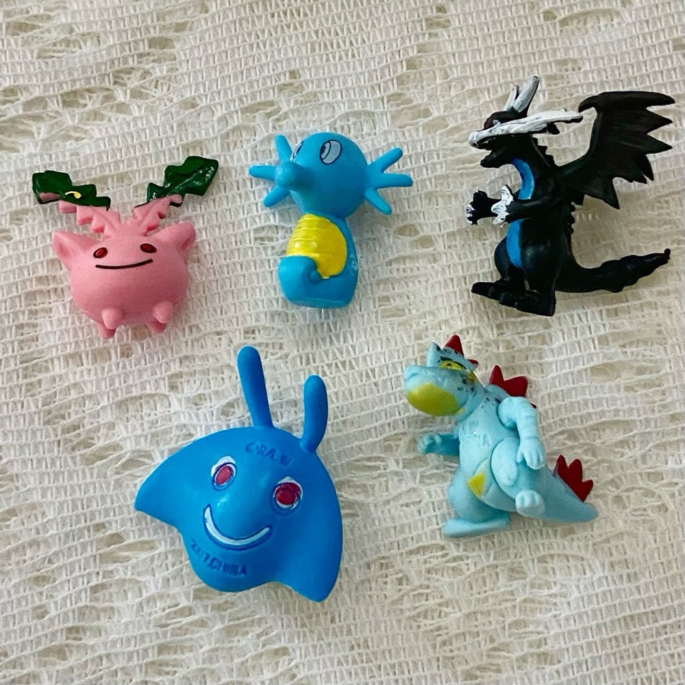 Lot OO: 12pc Lot : 2 Gold Fan Arts Cards, 5 Pokemon Cards and 5 Pokémon …